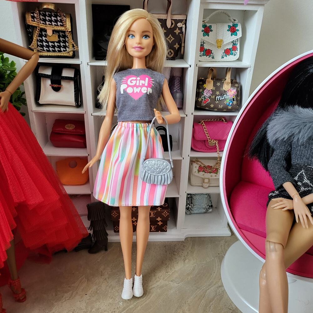 Pre-owned Dressed Barbie Doll in Pink Dress Purse and Purple Shoes - Picture 4 of 5